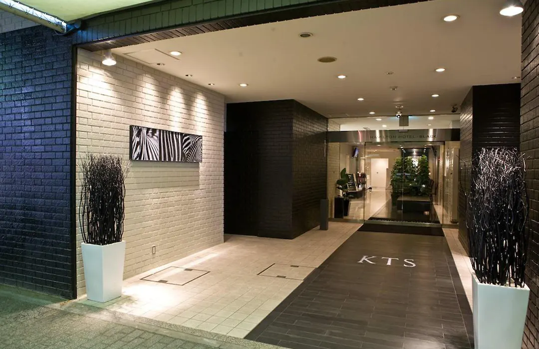 Hamilton Hotel Black-1