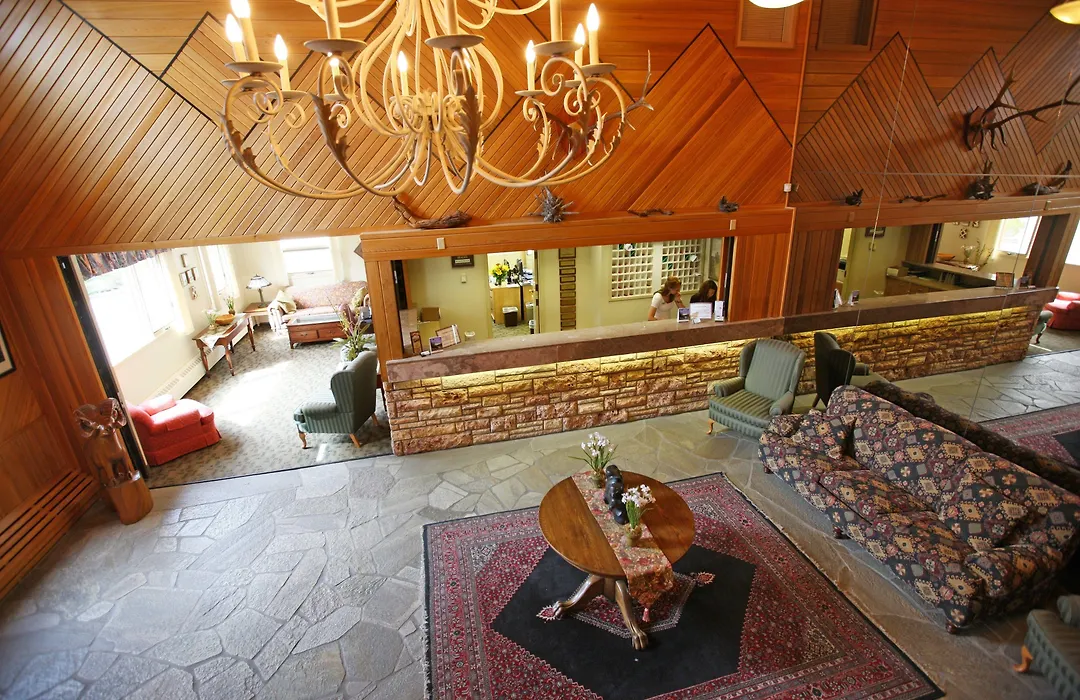 Mountaineer Lodge-1