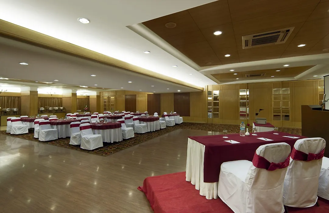 Hotel Aurora Towers-1
