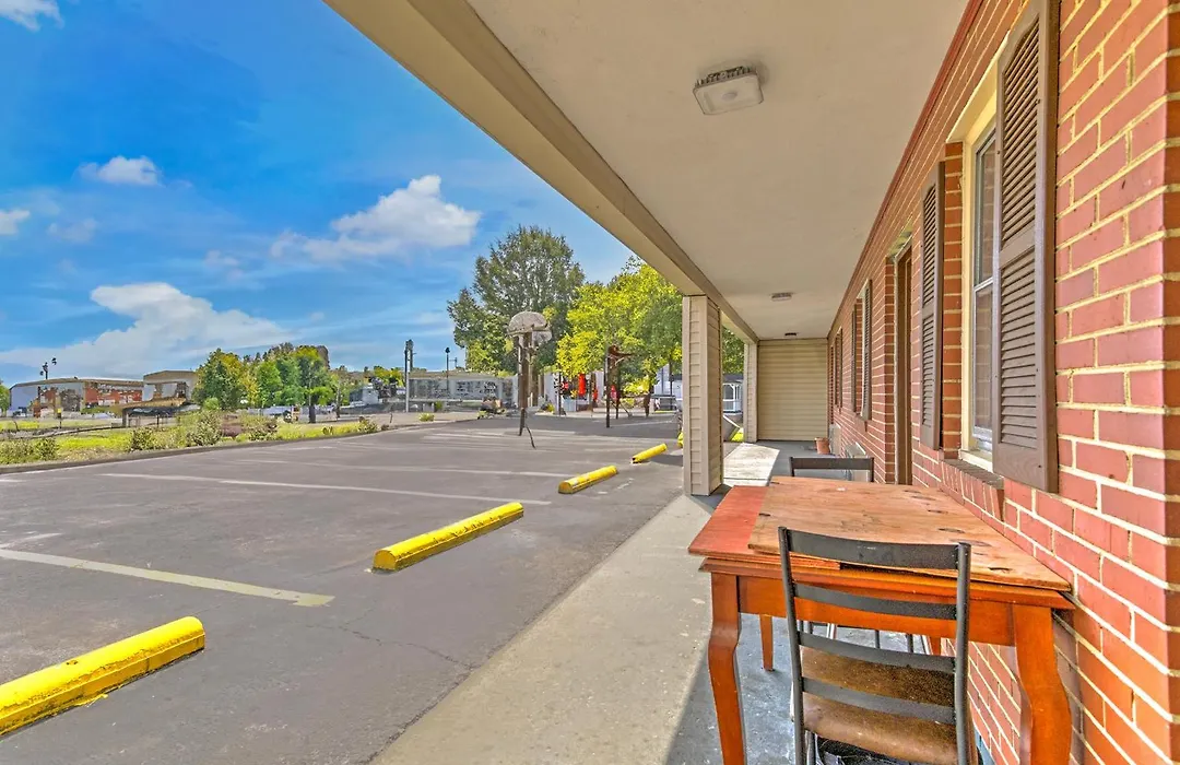 Oyo Palm Leaf Motel-1