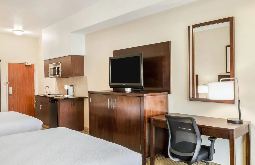 Ramada By Wyndham Lac La Biche-1