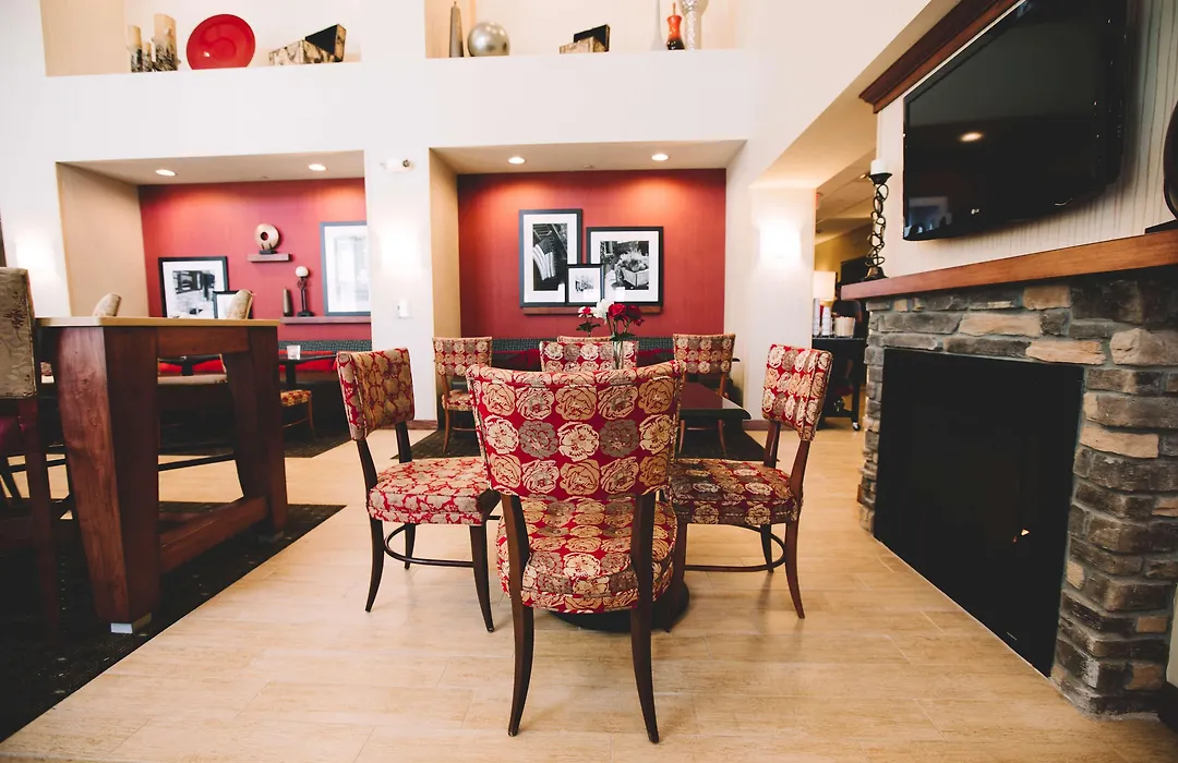Hampton Inn & Suites Minot-1