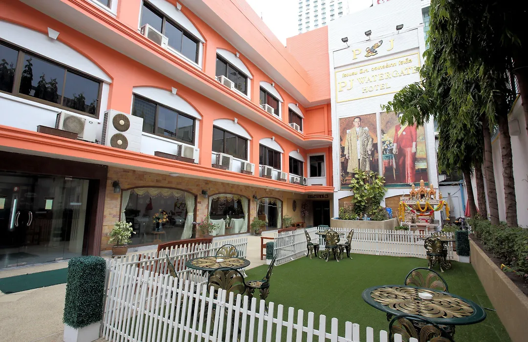 โรงเเรมพีเจ วอเตอร์เกท-1