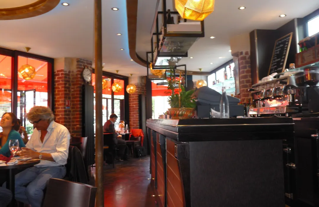Cafe Hotel De L'Avenir-1