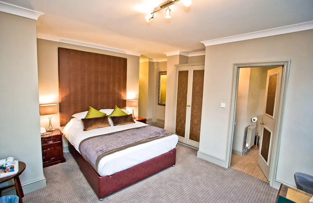 Wards Hotel & Restaurant-1