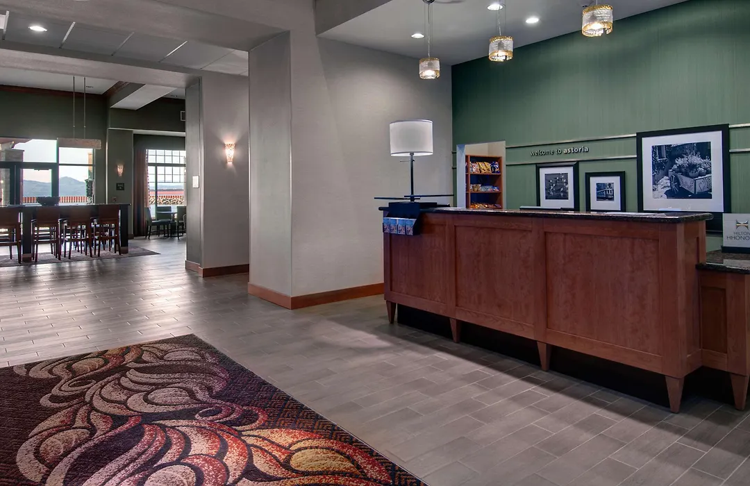 Hampton Inn & Suites Astoria-1