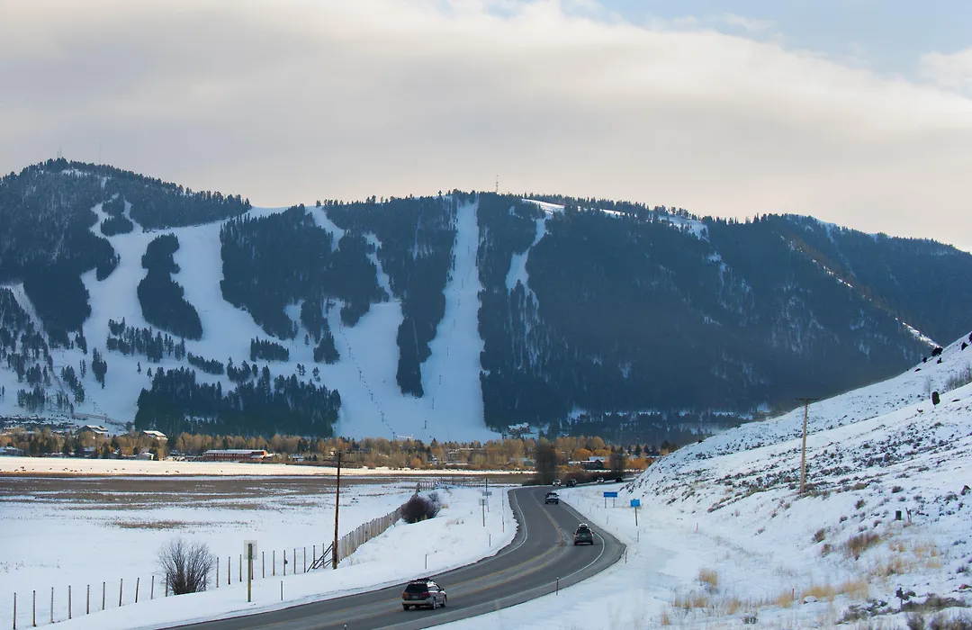 Elk Refuge Inn-1