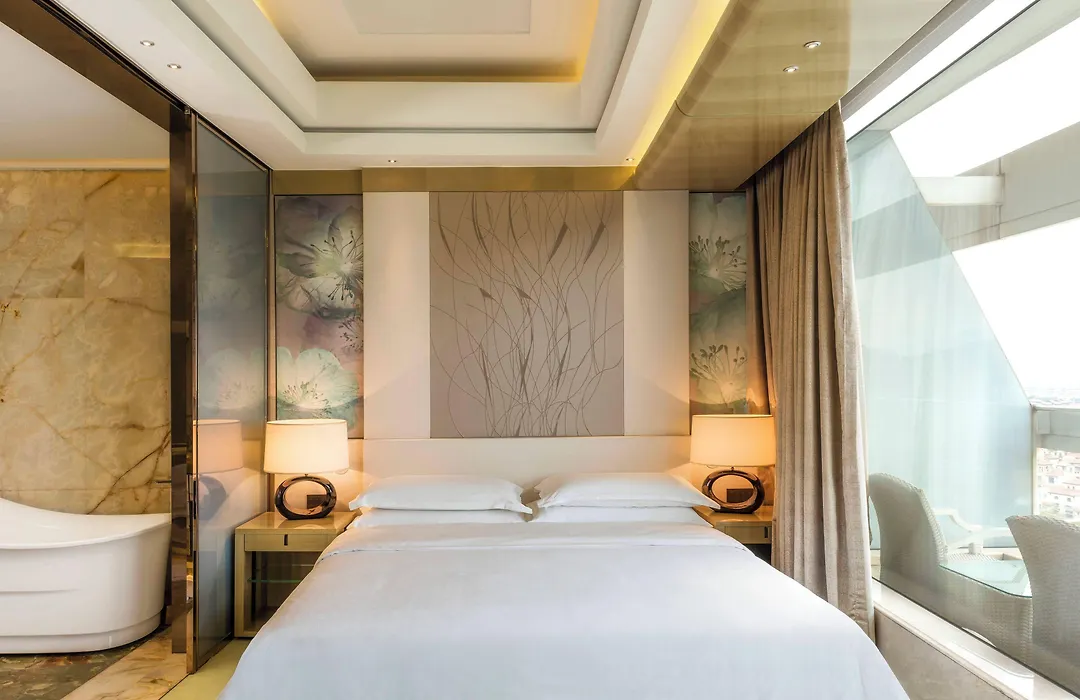 Sheraton Huzhou Taihu Lake Hot Spring Resort & Spa-1
