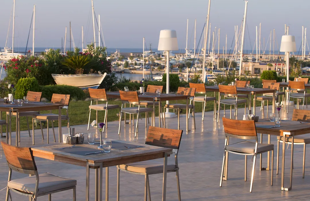 Yacht Club-1