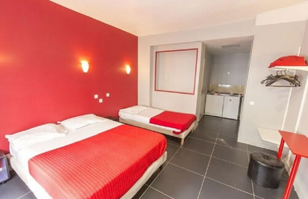 Hipotel Paris Montmartre Gare du Nord-1