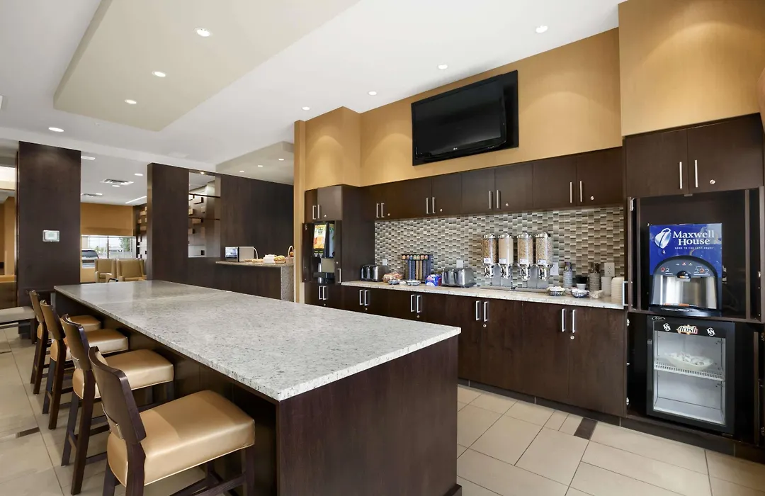 Days Inn & Suites By Wyndham Winnipeg Airport Manitoba-1