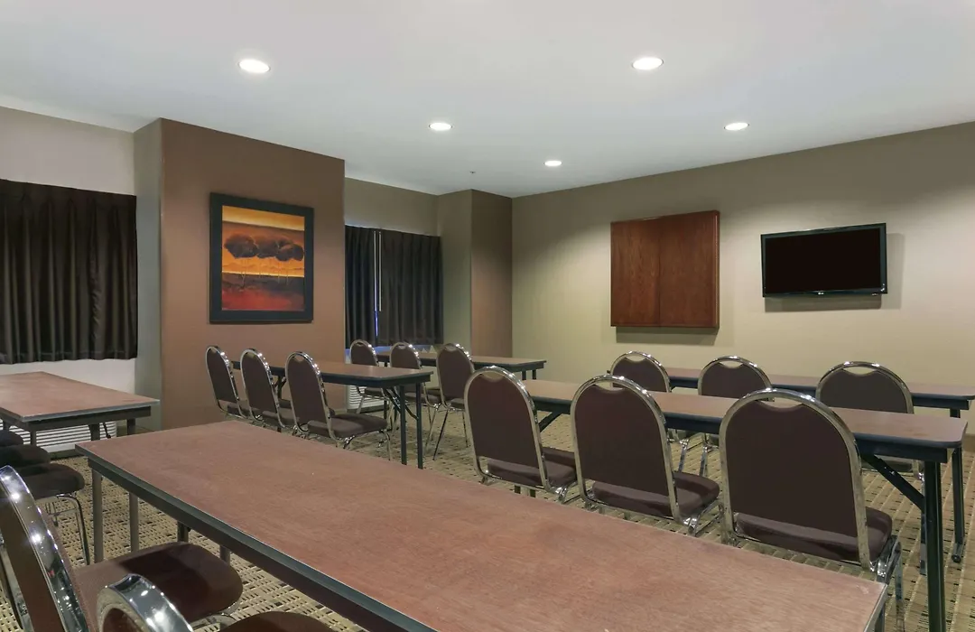 Microtel Inn & Suites By Wyndham Minot-1