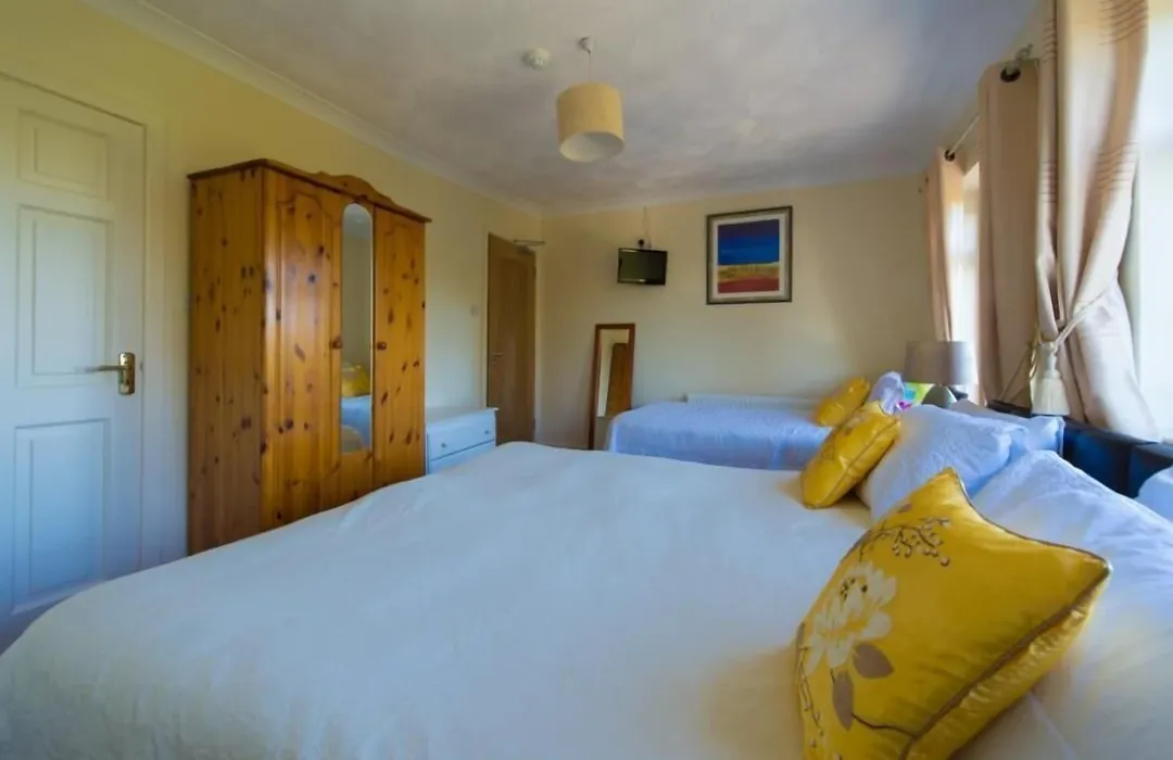 Aisleigh Guest House-1
