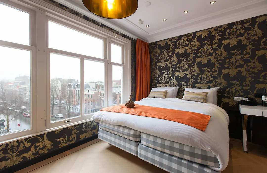 Amsterdam Canal Hotel-1
