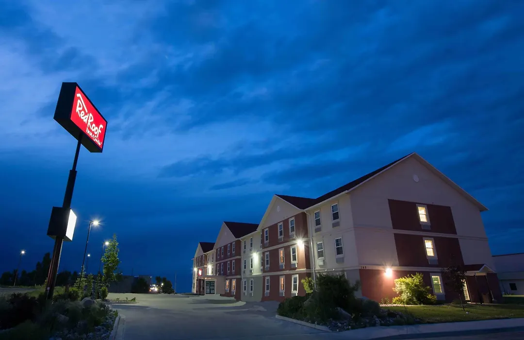 Red Roof Inn & Suites Dickinson-1