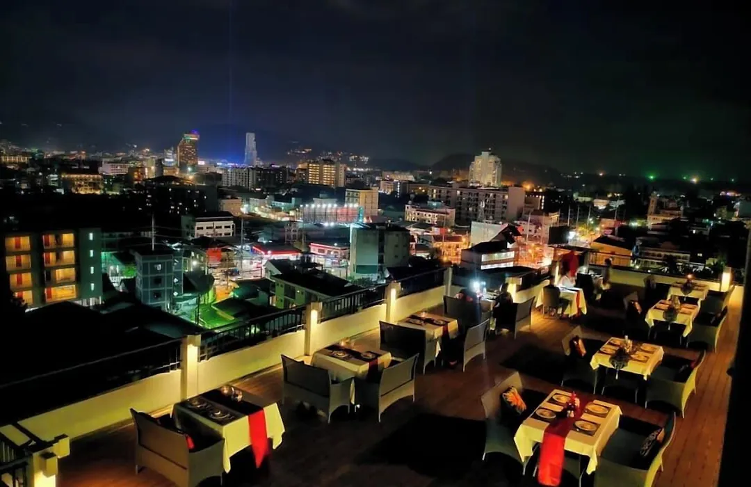 Casa Del M Patong Phuket-1