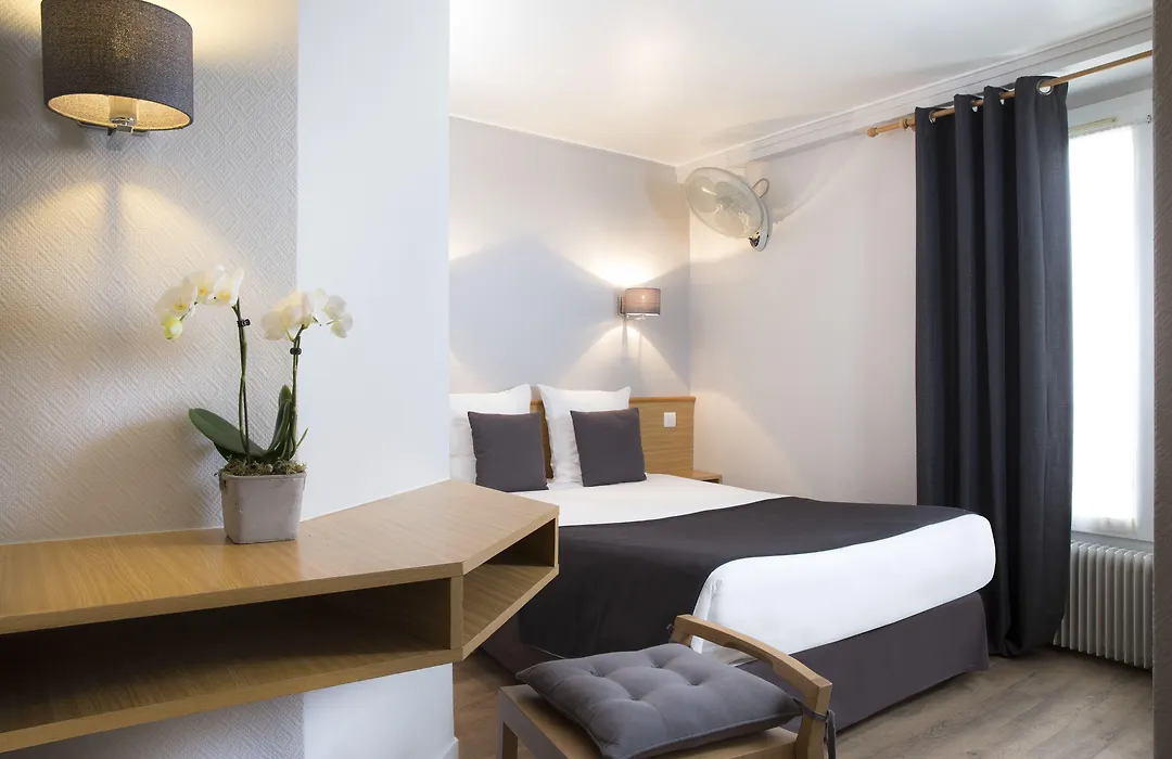 A L'Hotel Des Roys-1
