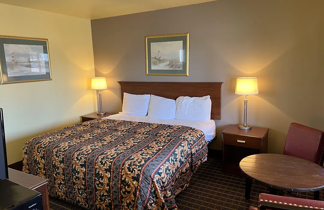 Crows Nest Inn Tawas-1