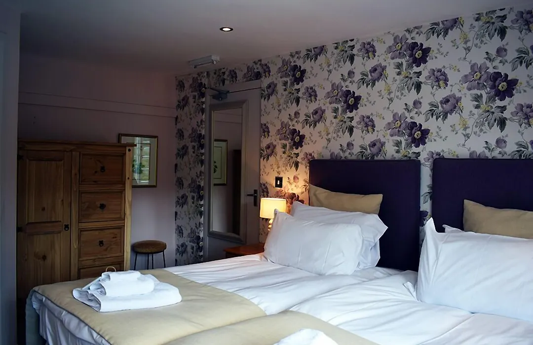 Fox And Hounds Llancarfan-1