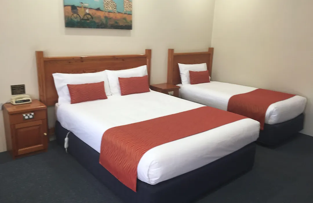 Breakout Motor Inn-1