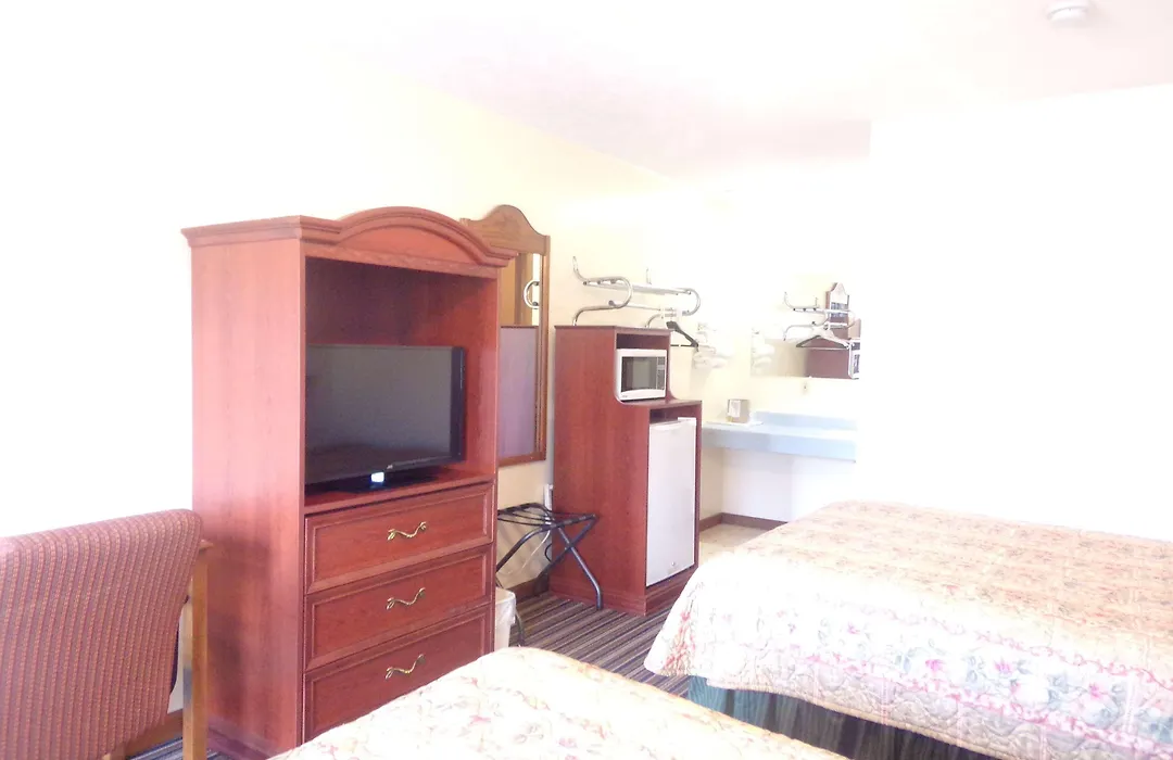 Huggy Bear Motel - Warren-1