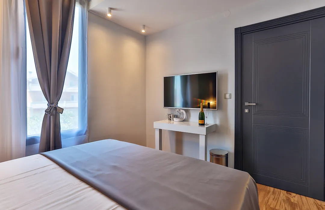 Hotel M-1