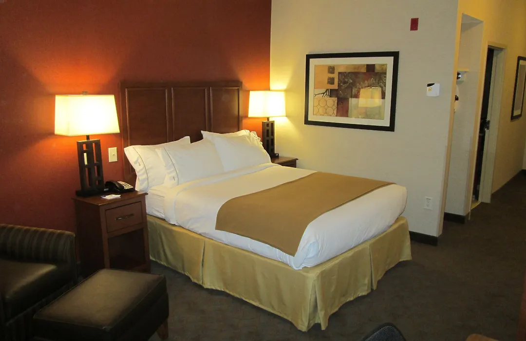 Holiday Inn Express & Suites Paducah West By Ihg-1