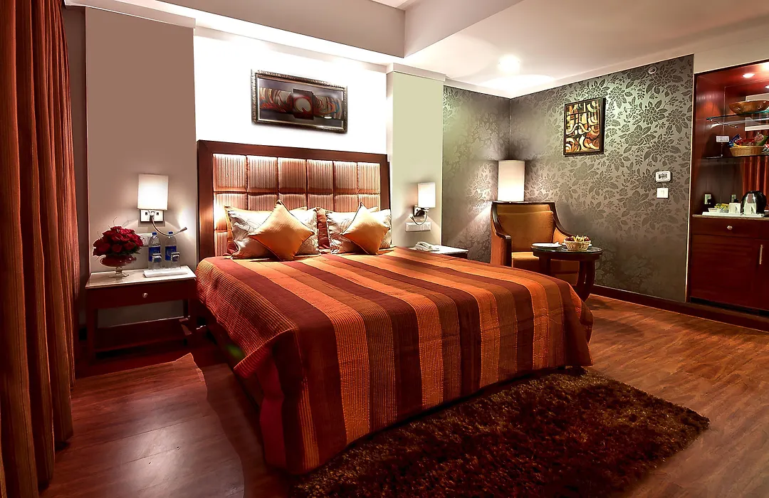 The Golden Plaza Hotel-1