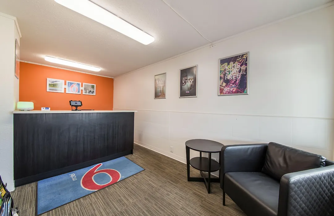 Motel 6 Cranbrook-1