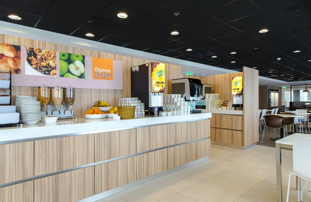 Holiday Inn Express Rotterdam - Central Station By Ihg-1