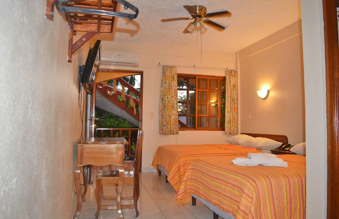 Hotel Tres Banderas-1