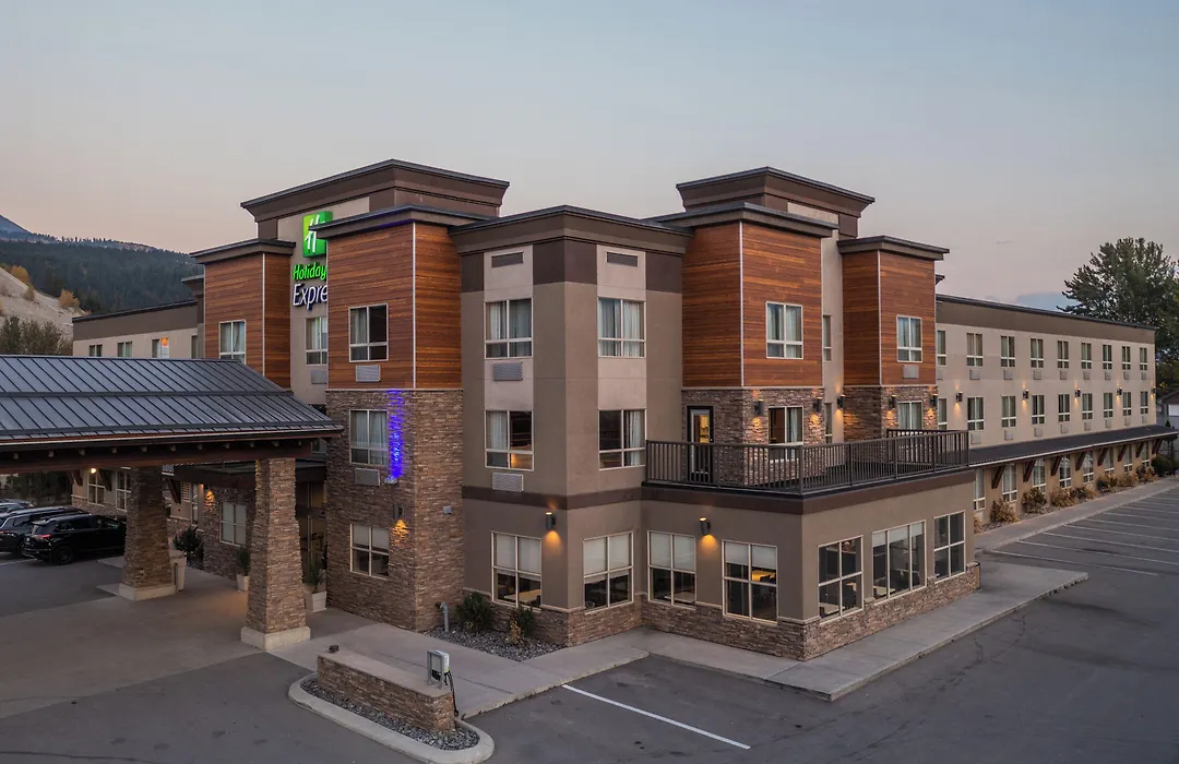 Holiday Inn Express Golden-Kicking Horse By Ihg-1