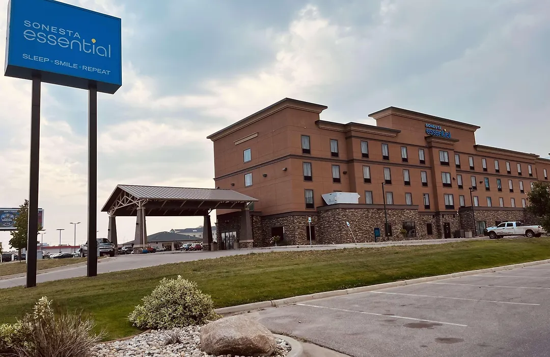 Legend Hotel Minot-1