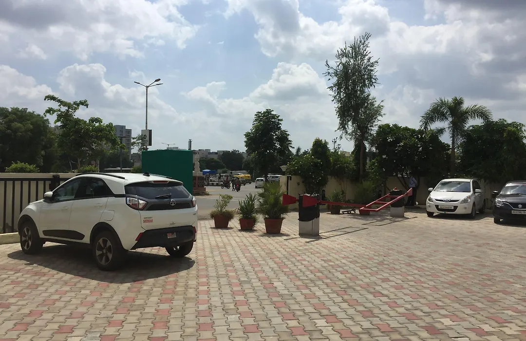 Vivanta Ahmedabad Sg Highway-1