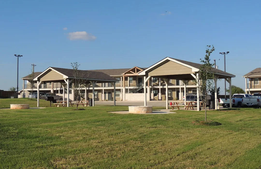 Eagle'S Den Suites Kenedy A Travelodge By Wyndham-1
