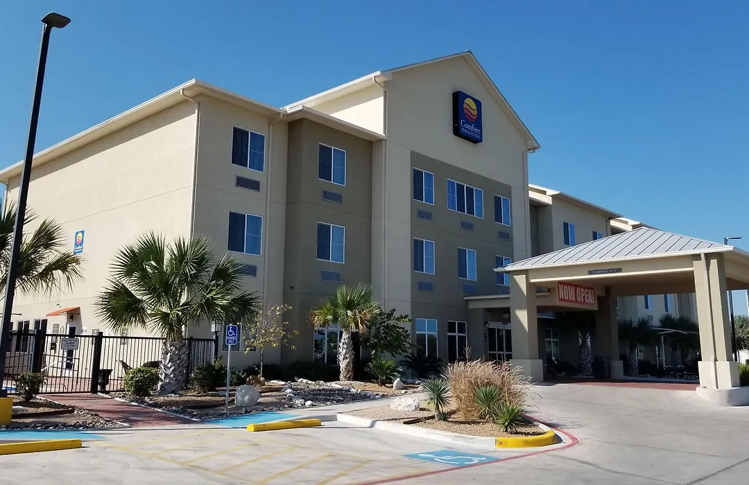 Comfort Inn & Suites Lakeside-1