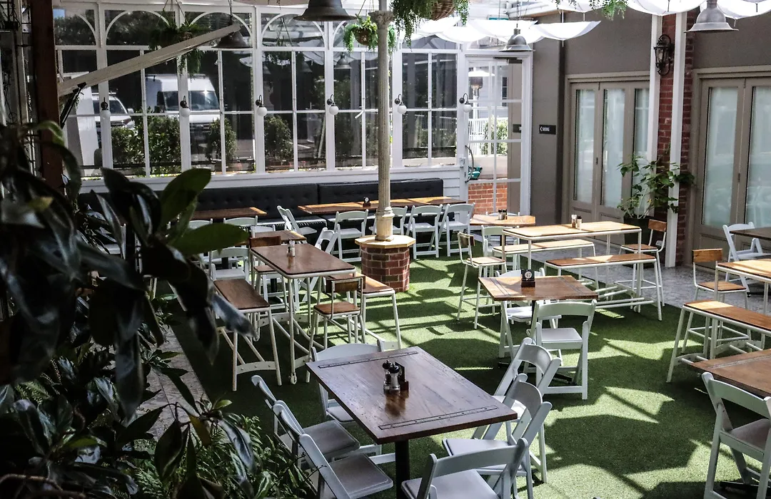 Oscars Hotel And Cafe Bar-1