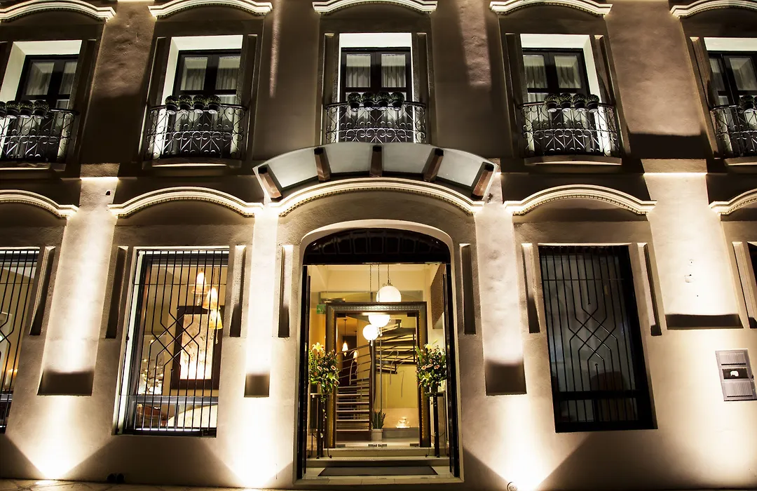 Plaza Gallery Hotel Boutique-1