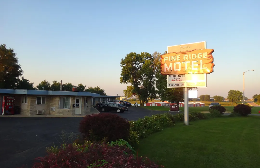 Pine Ridge Motel-1