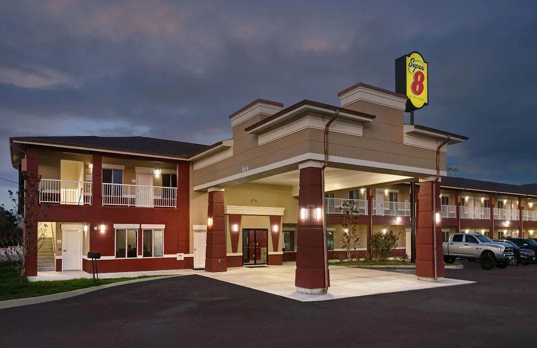 Super 8 By Wyndham Karnes City-1