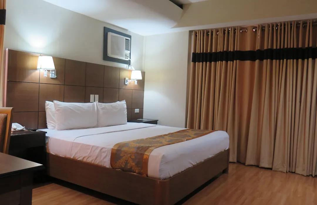 The Pinnacle Hotel And Suites-1