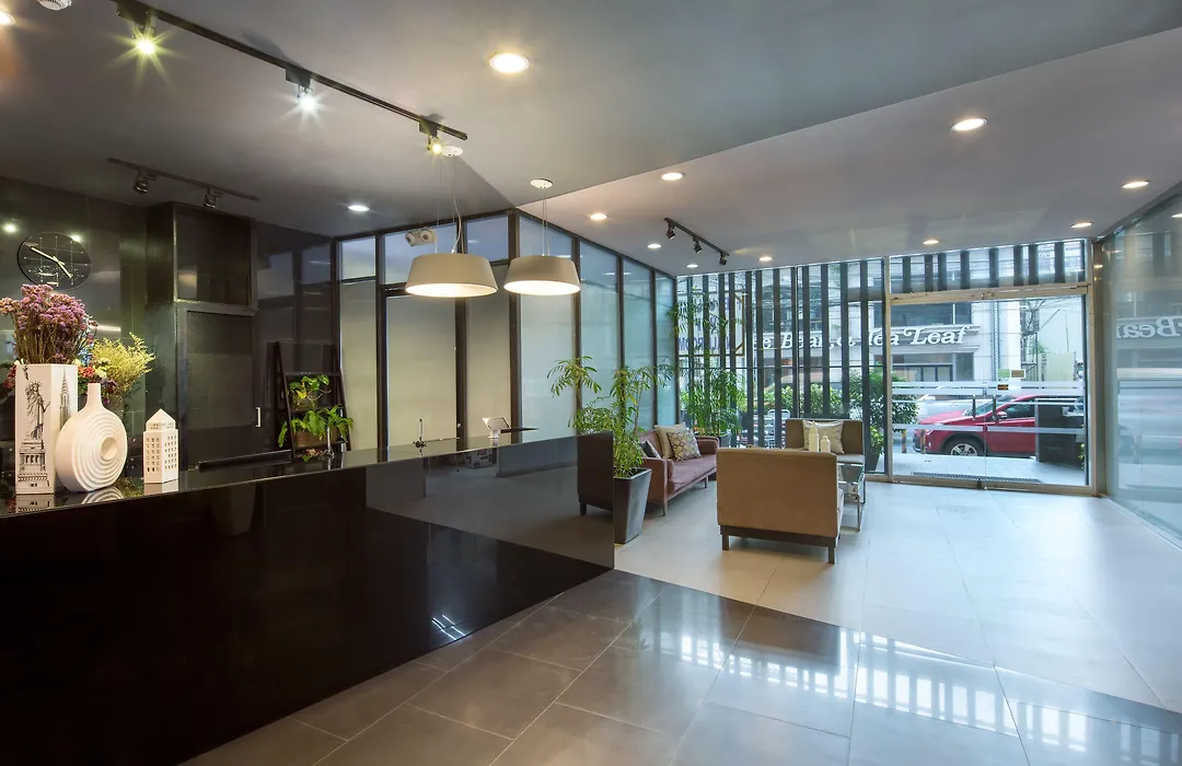 V Hotel-1