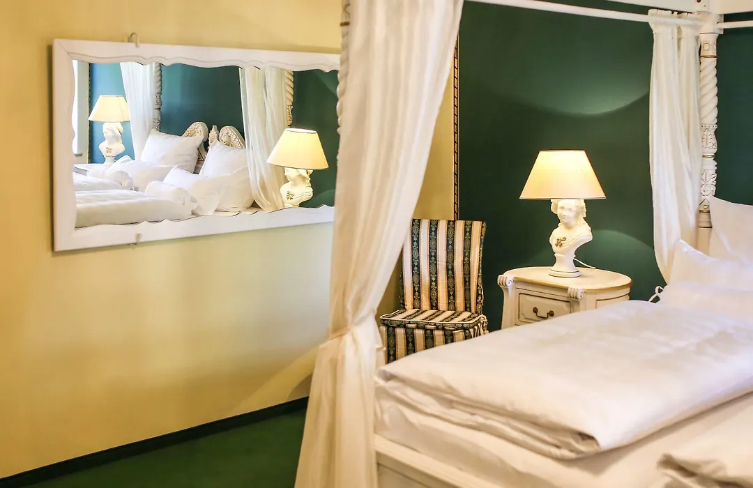 Backstage Hotel-1
