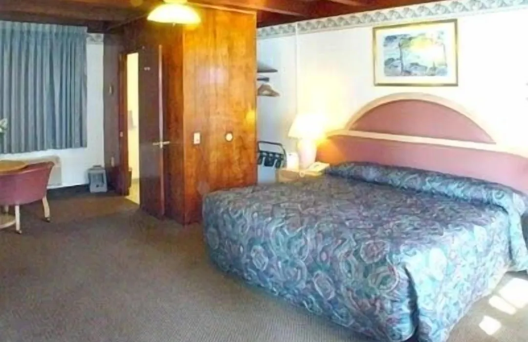 Cloverdale Oaks Inn-1