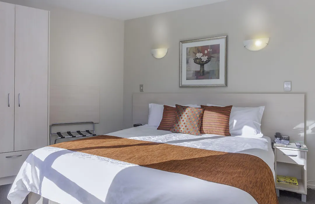 166 Majestic Court Motel-1