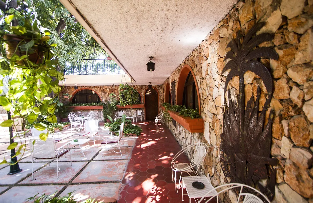 Ideal Villa Hotel-1