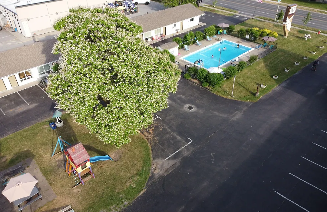 Falcon Inn-1