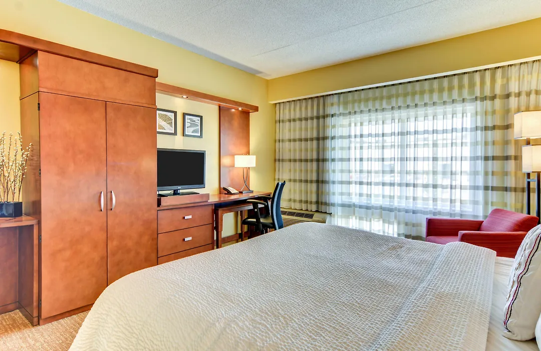 Courtyard By Marriott Bridgeport Clarksburg-1