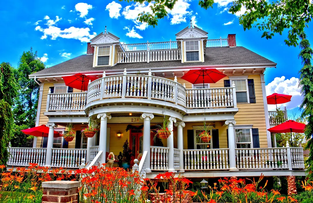 Big Yellow Inn-1