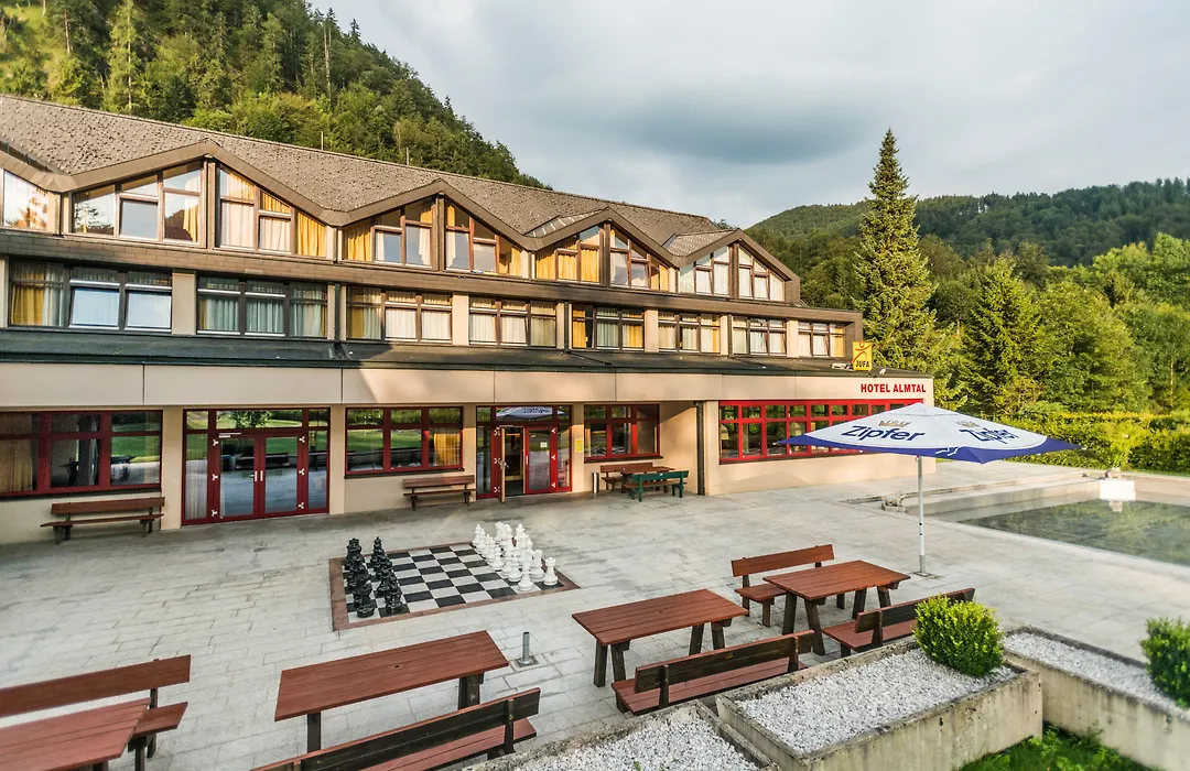 Jufa Hotel Gruenau Im Almtal-1